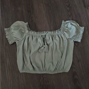 Cute Crop Top with feminine details XS